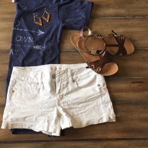 American Eagle size 4 white shorts